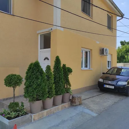 Andrea Airport Apartment *