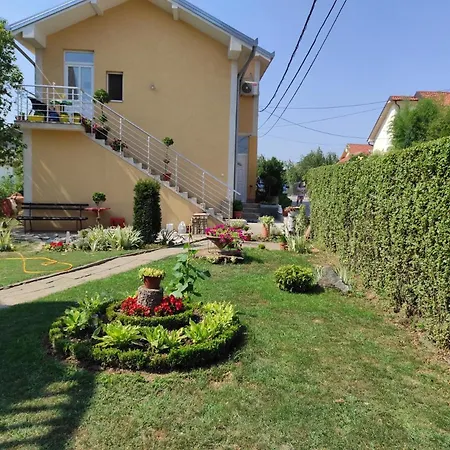 Apartment Andrea Airport